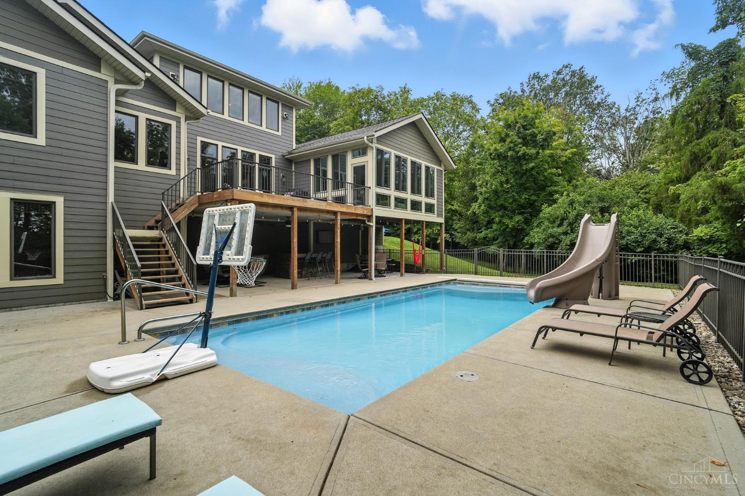 5096 Riverview Dr