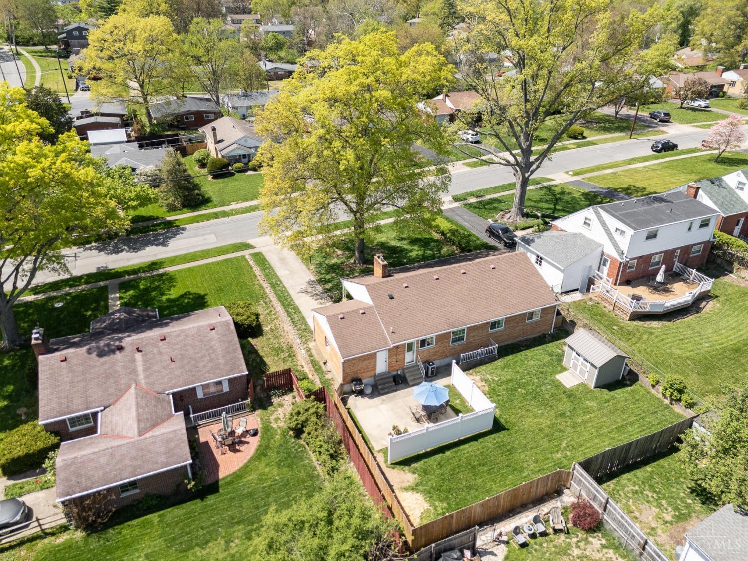 1112 Alnetta Drive, Anderson Twp, Ohio image 2