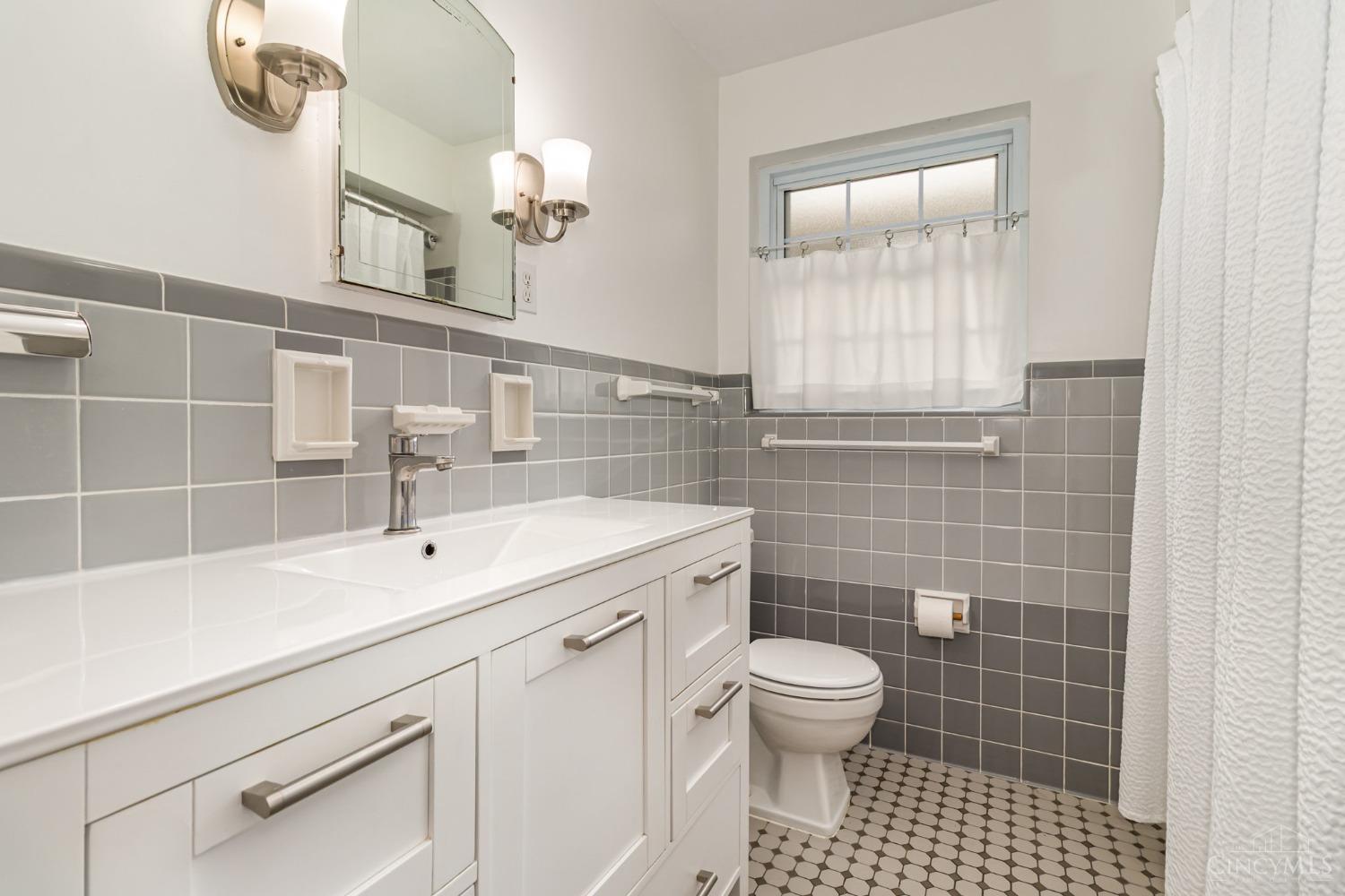 1112 Alnetta Drive, Anderson Twp, Ohio image 12