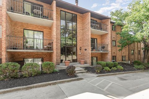 Apartment For Rent - 518 Riddle Road<br/> Cincinnati, OH 45220
