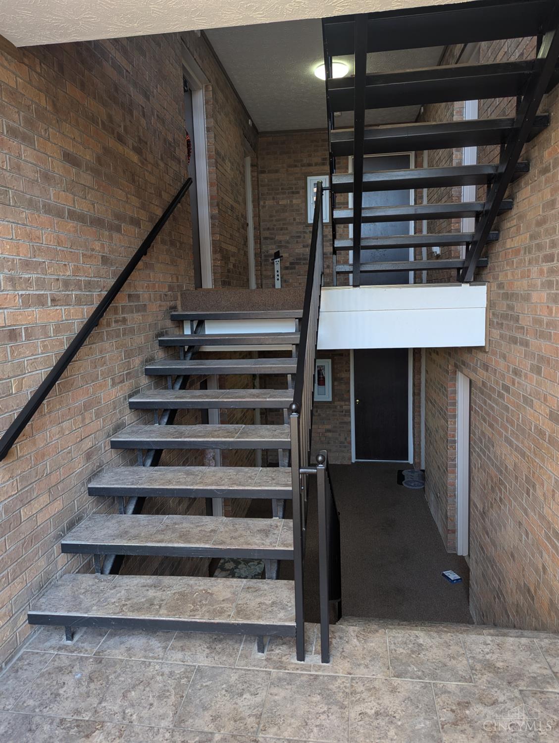 5985 Meadow Creek Drive 8