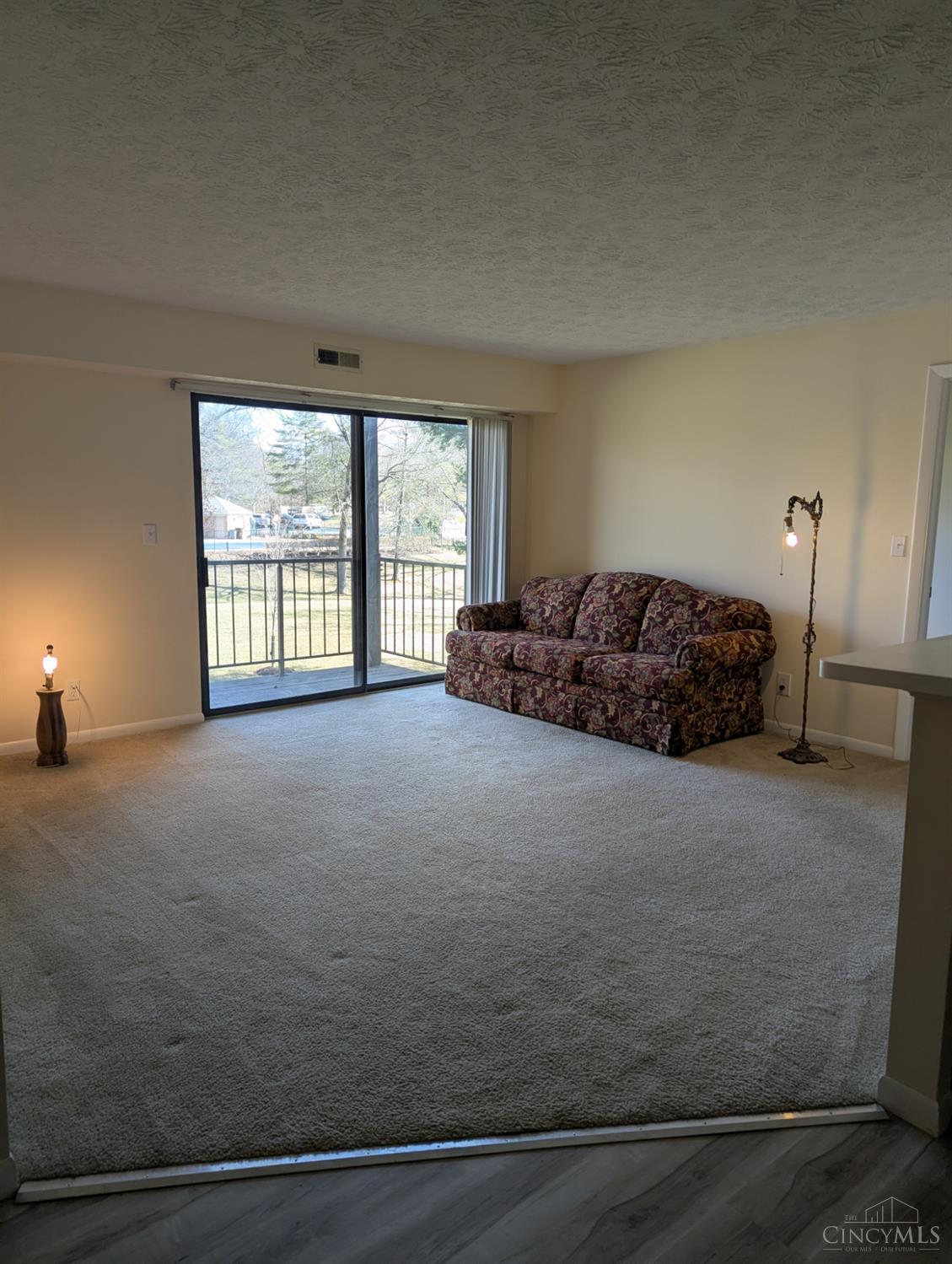 5985 Meadow Creek Drive 8