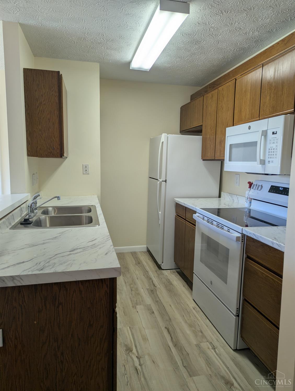 5985 Meadow Creek Drive 8