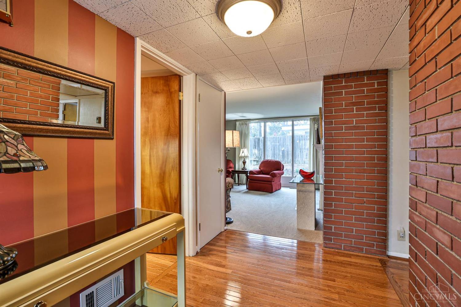 715 Oakwood Drive, Hamilton, Ohio image 10