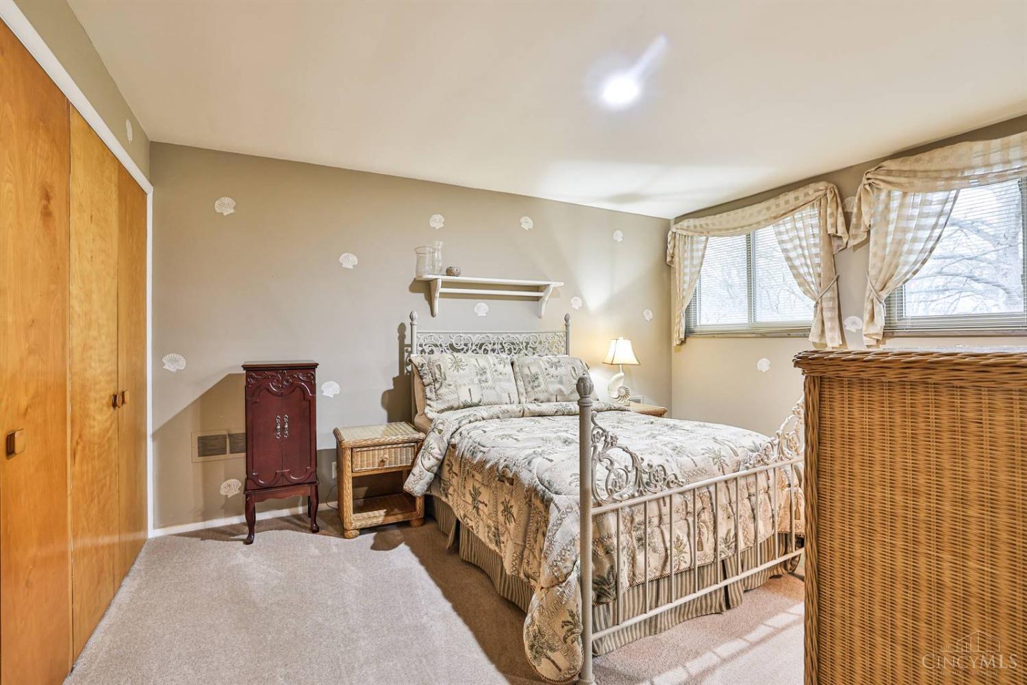 715 Oakwood Drive, Hamilton, Ohio image 23