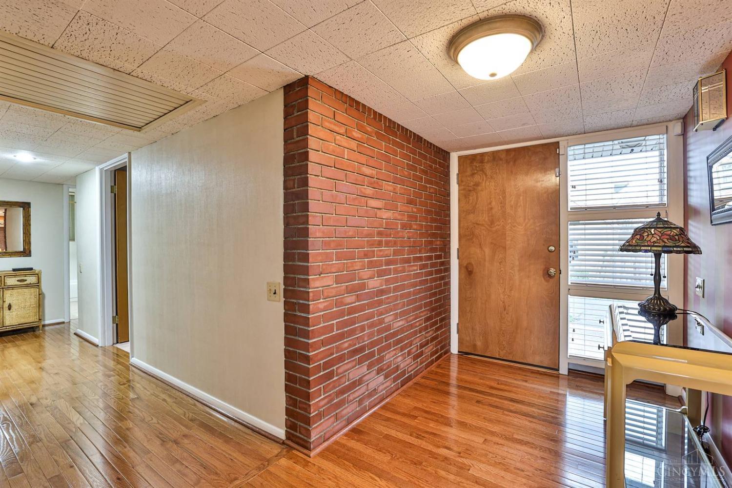 715 Oakwood Drive, Hamilton, Ohio image 3