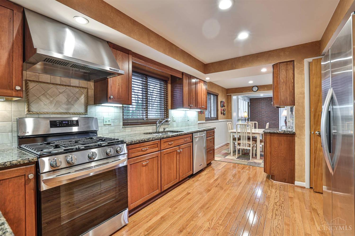 715 Oakwood Drive, Hamilton, Ohio image 18