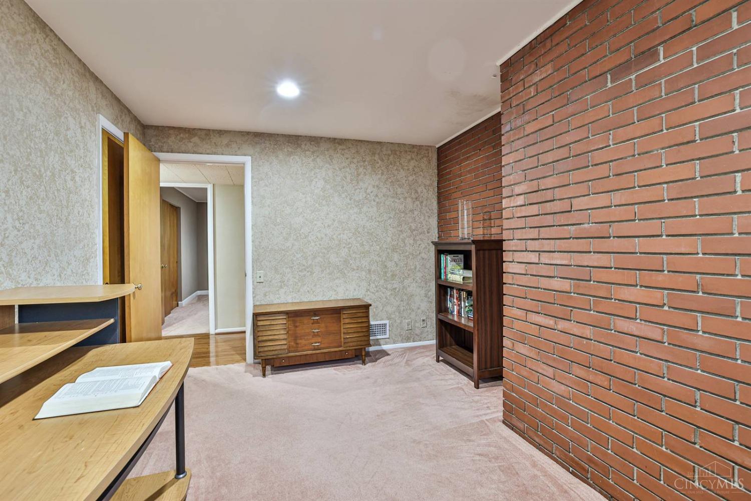 715 Oakwood Drive, Hamilton, Ohio image 22
