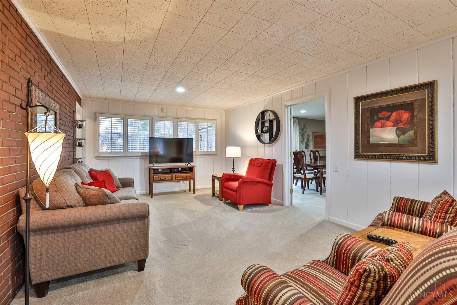 715 Oakwood Drive, Hamilton, Ohio image 4