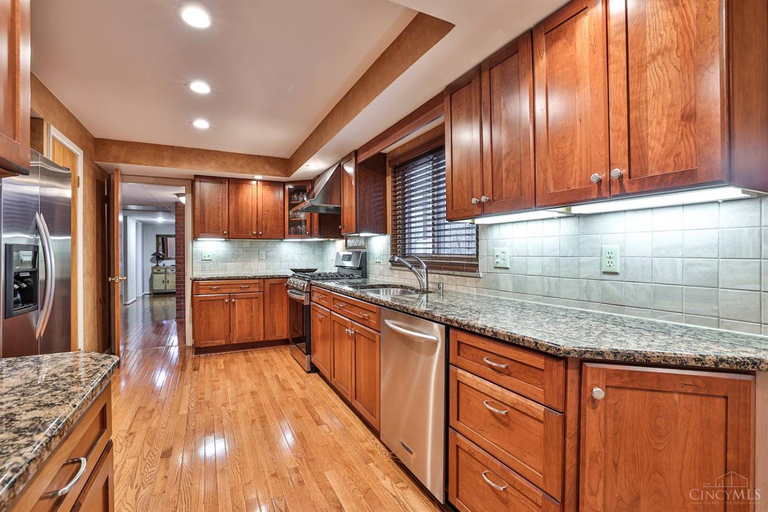 715 Oakwood Drive, Hamilton, Ohio image 16