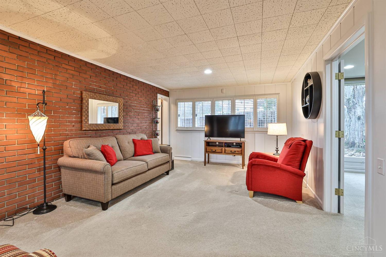 715 Oakwood Drive, Hamilton, Ohio image 5
