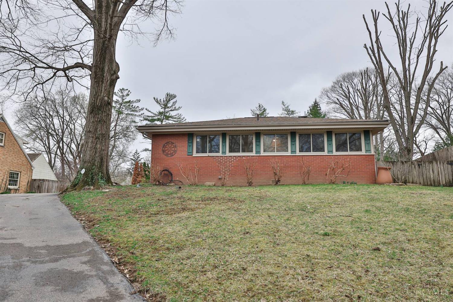 715 Oakwood Drive, Hamilton, Ohio image 2