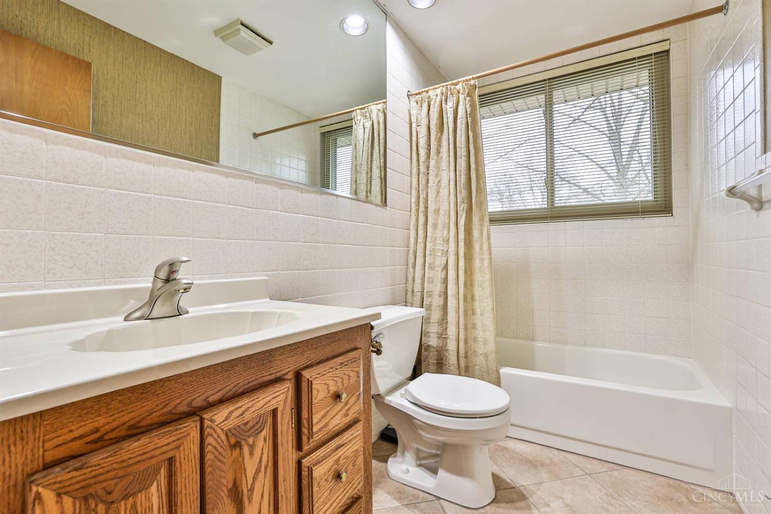 715 Oakwood Drive, Hamilton, Ohio image 32