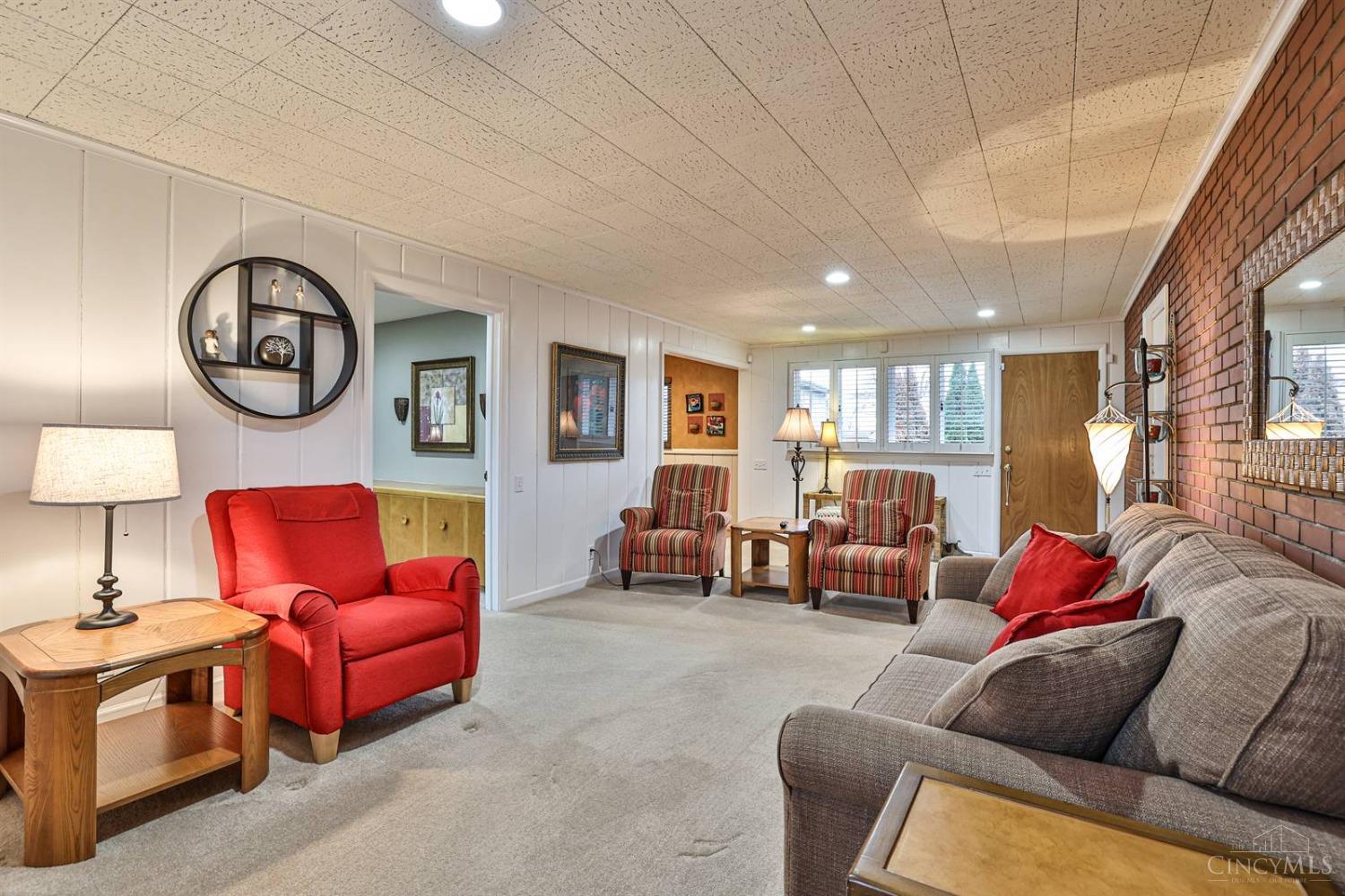 715 Oakwood Drive, Hamilton, Ohio image 6