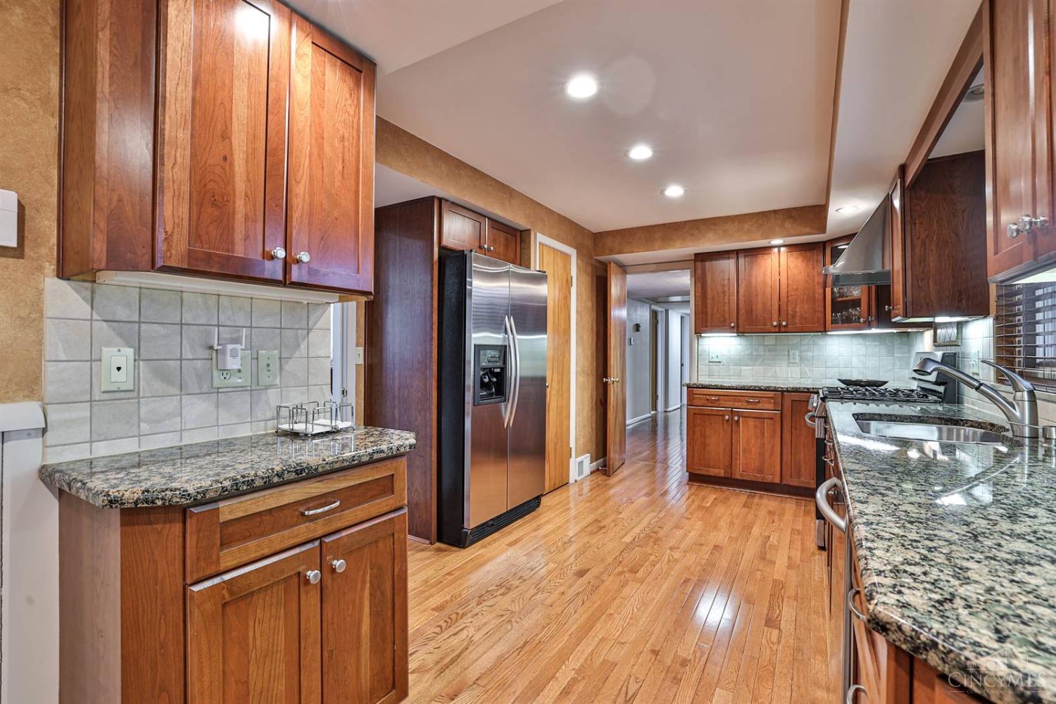 715 Oakwood Drive, Hamilton, Ohio image 15