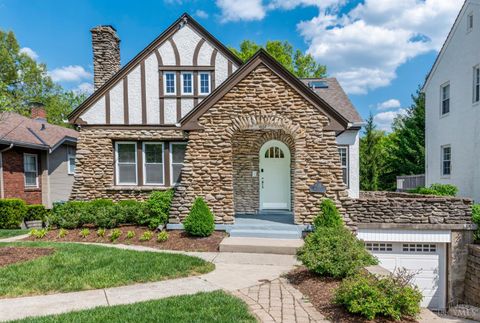 Photo of 1128 Paxton Avenue, Cincinnati, OH 45208 (MLS # 1877078)