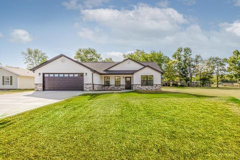 Photo of 19 Lakengren Drive, Lakengren, OH 45320 (MLS # 1856969)