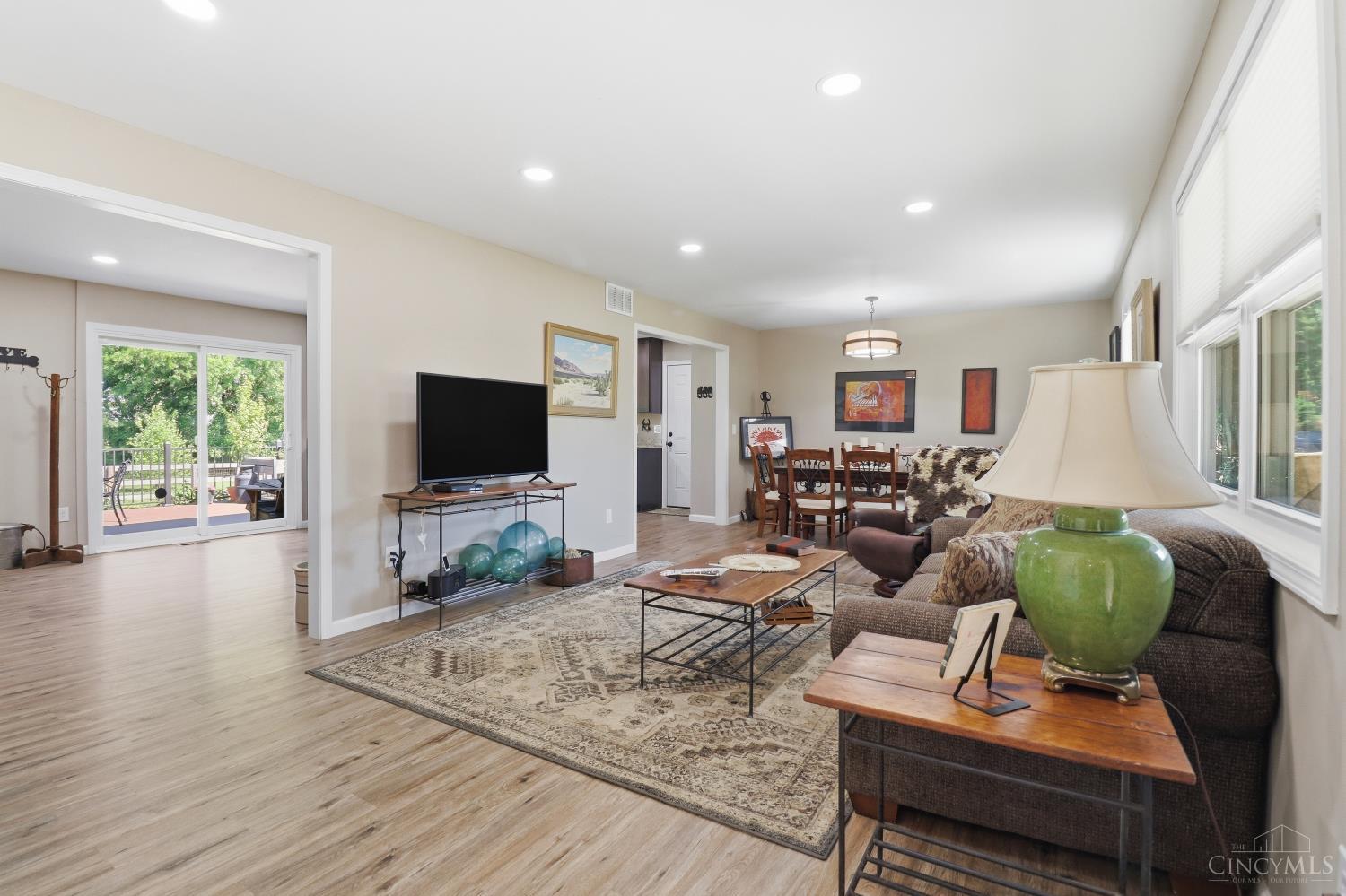 736 Wards Corner