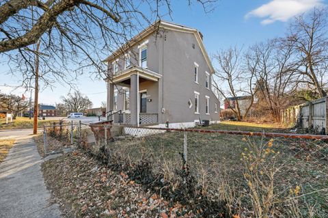 Photo of 1435 Laidlaw Avenue, Cincinnati, OH 45237 (MLS # 1865469)