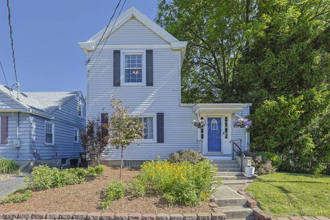 Photo of 1914 Madison Avenue, Cincinnati, OH 45231 (MLS # 1879011)