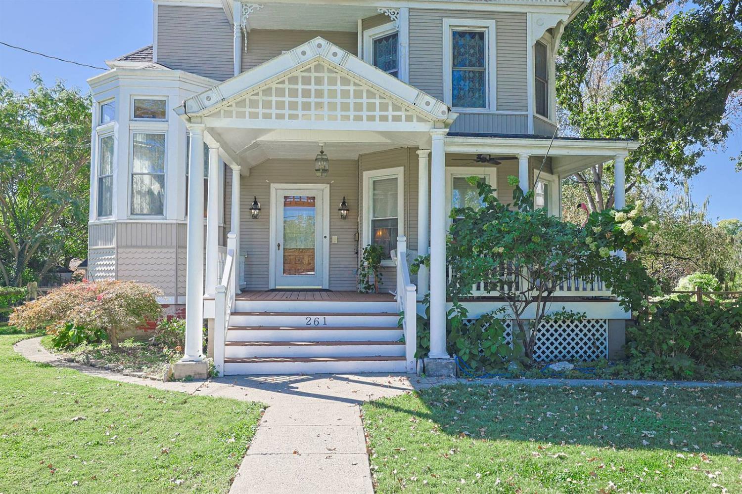 261 Parkway Avenue
