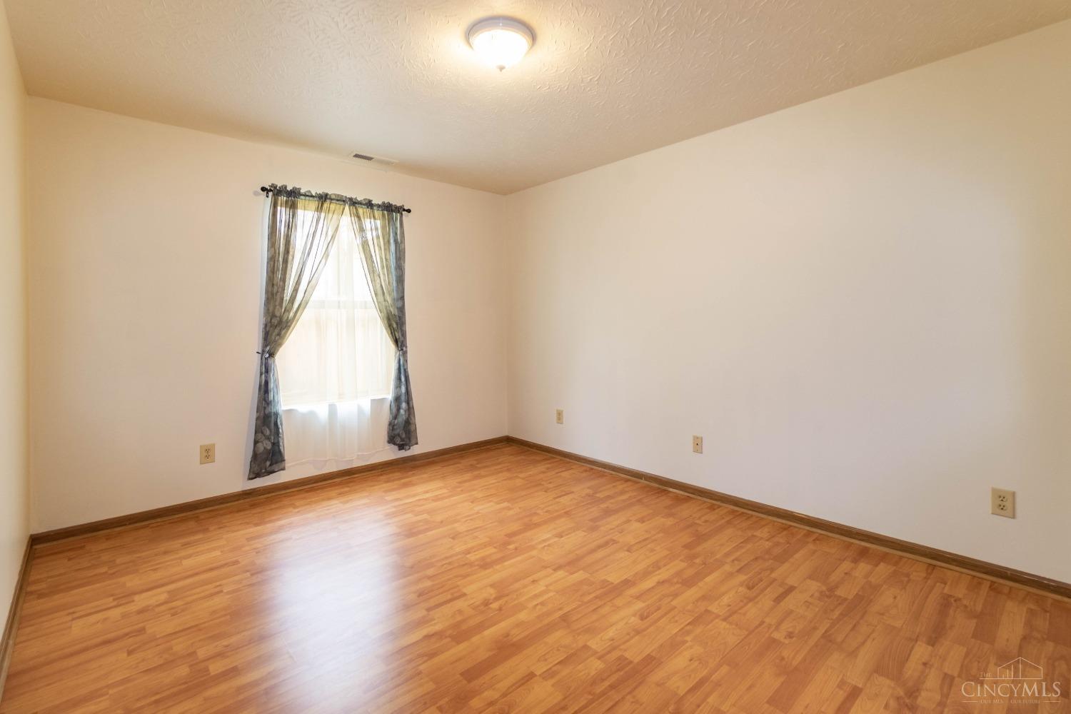 976 Pom Court #B, Trenton, Ohio image 9