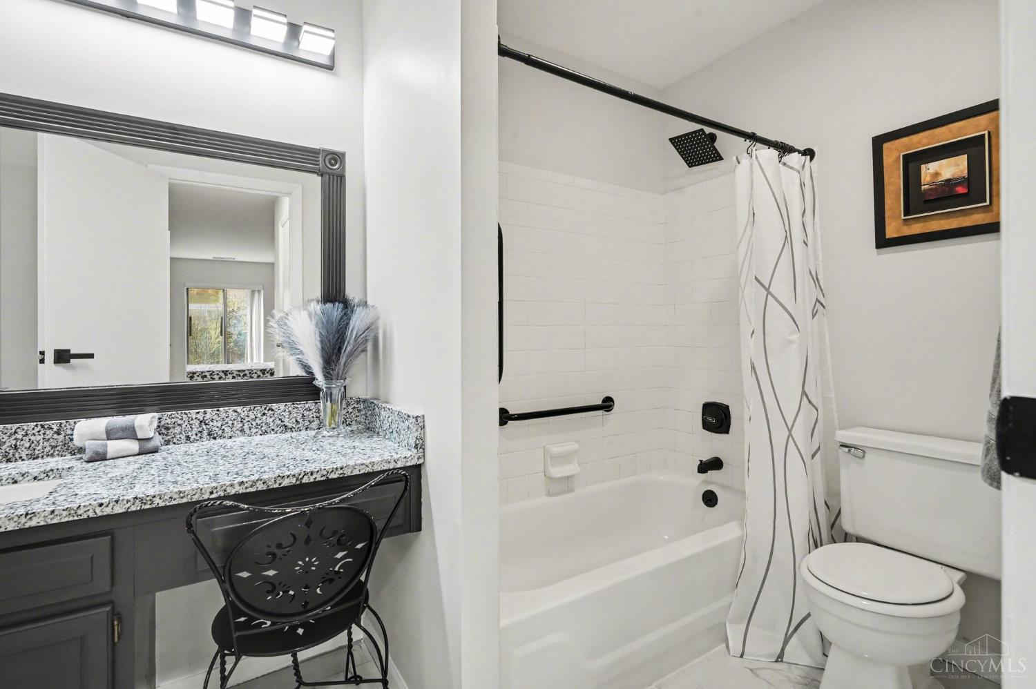 3004 Glenmore Avenue 205