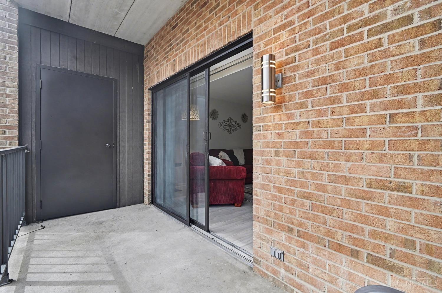 3004 Glenmore Avenue 205