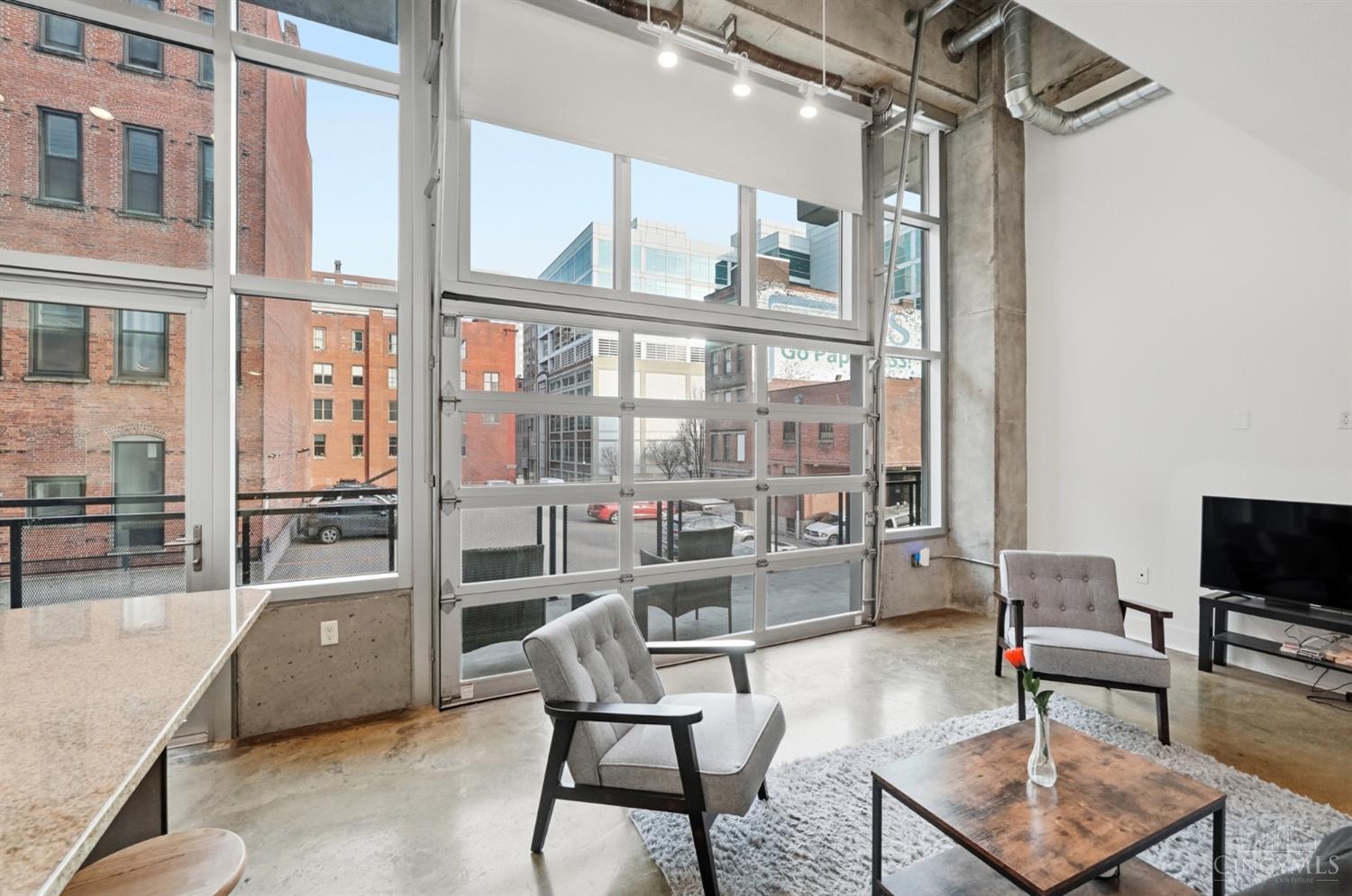 353 W Fourth Street 209