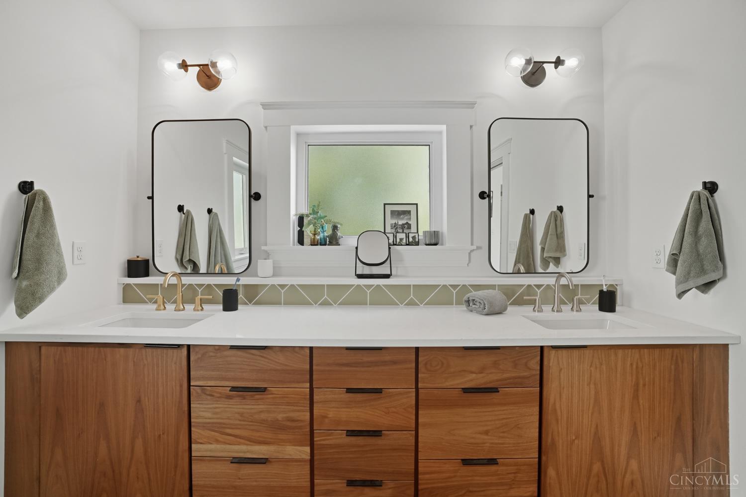 6006 Grand Vista Avenue