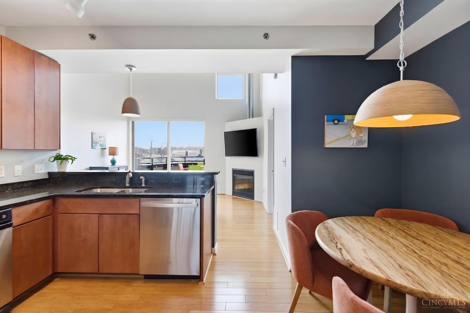 2700 Ashland Avenue 52