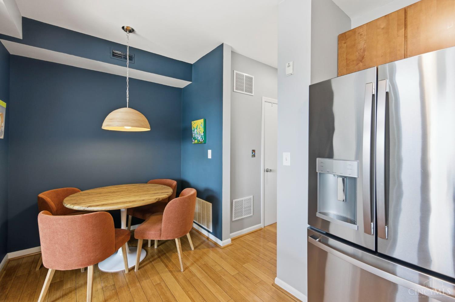 2700 Ashland Avenue 52