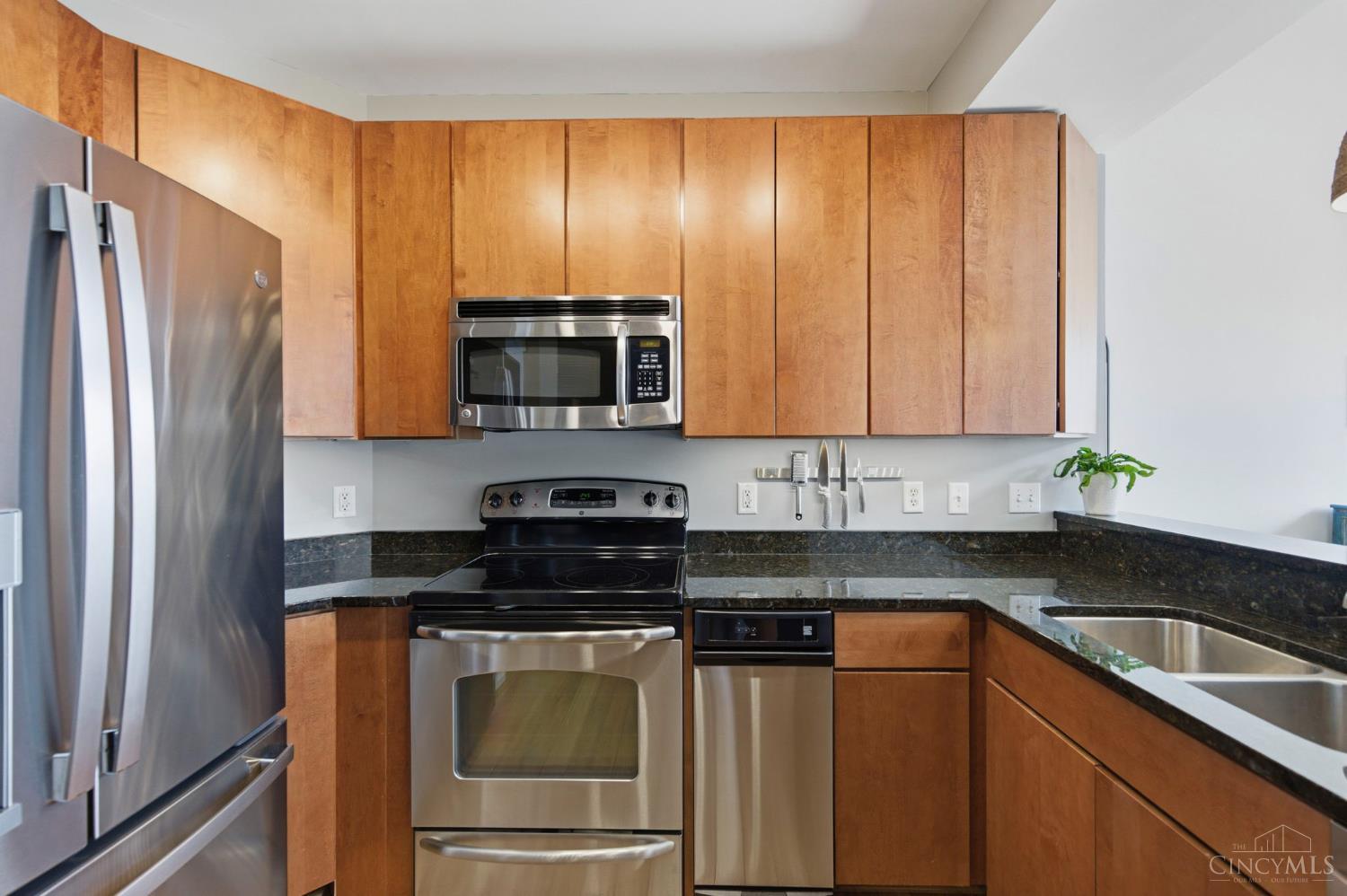 2700 Ashland Avenue 52