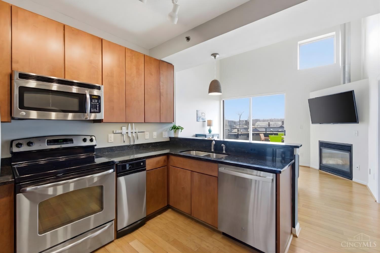 2700 Ashland Avenue 52