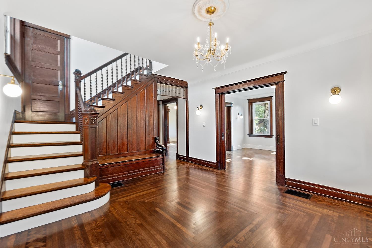 1028 Valley Lane