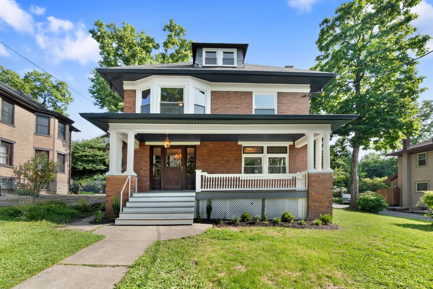 1028 Valley Lane