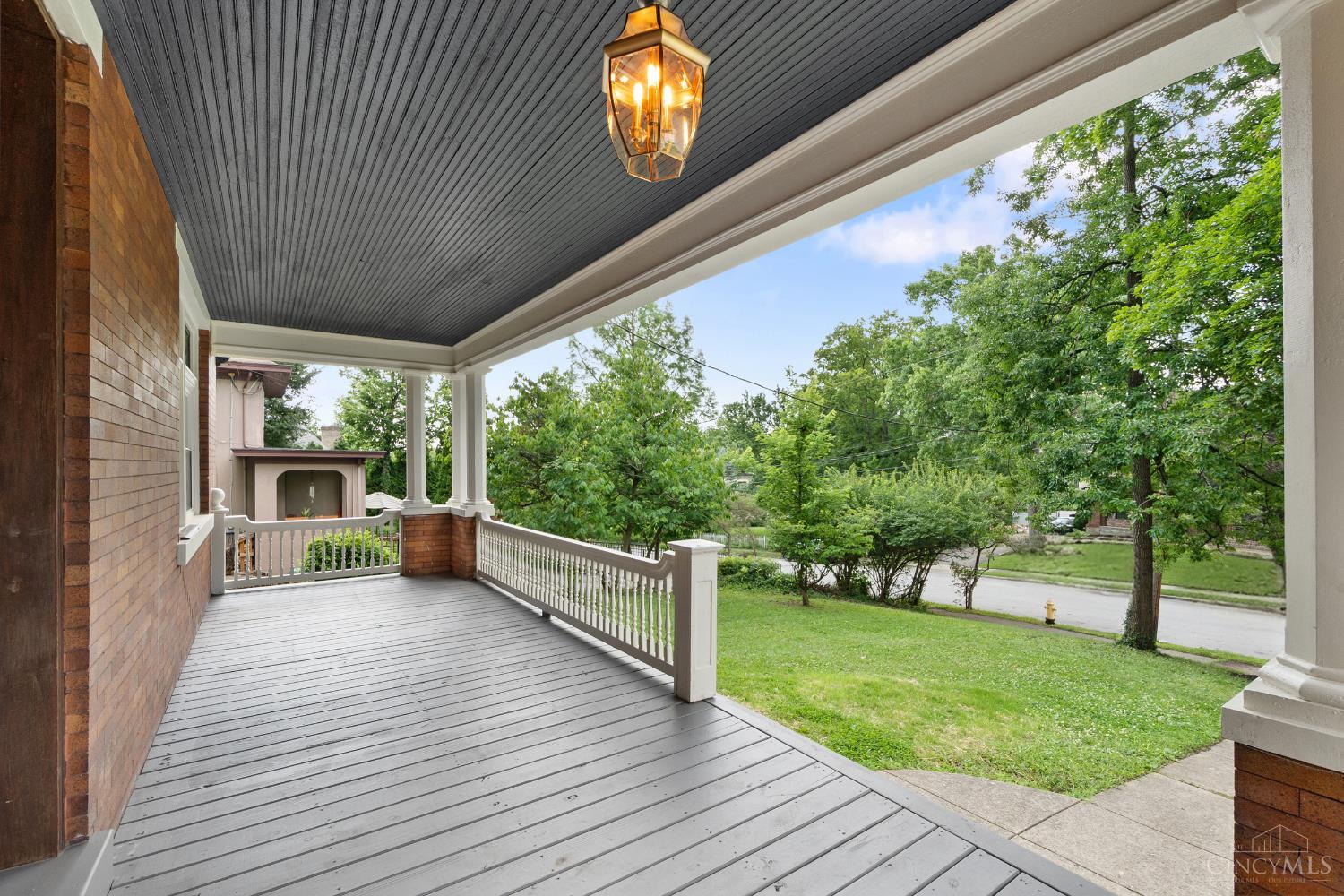 1028 Valley Lane
