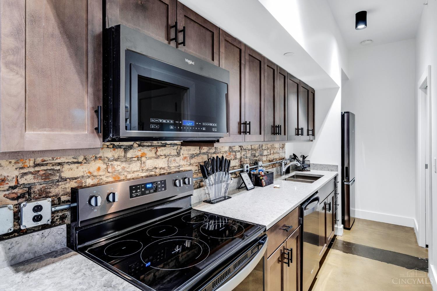 5 W Twelfth Street 5