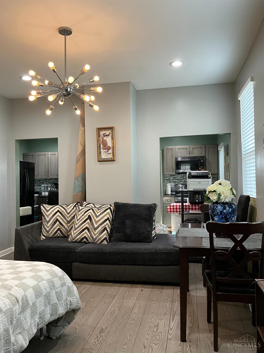 121 W Sixty Fourth Street