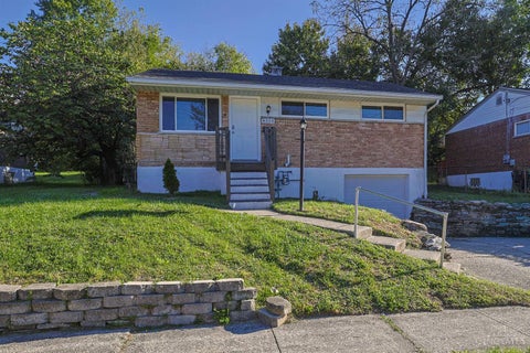 Photo of 4310 Sunburst Lane, Cincinnati, OH 45238 (MLS # 1894895)