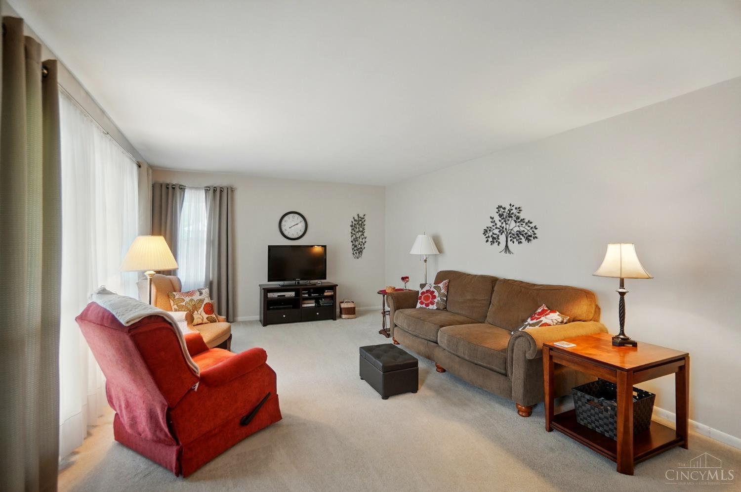 5469 Schiering Drive, Fairfield, Ohio image 8