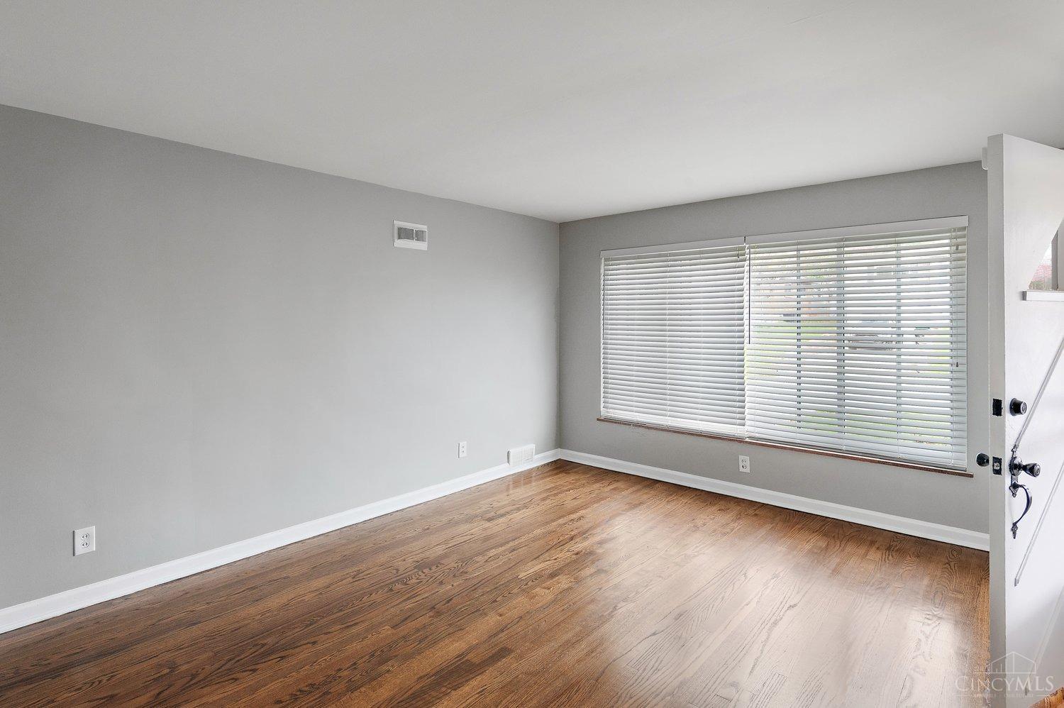 5611 Glengate Lane