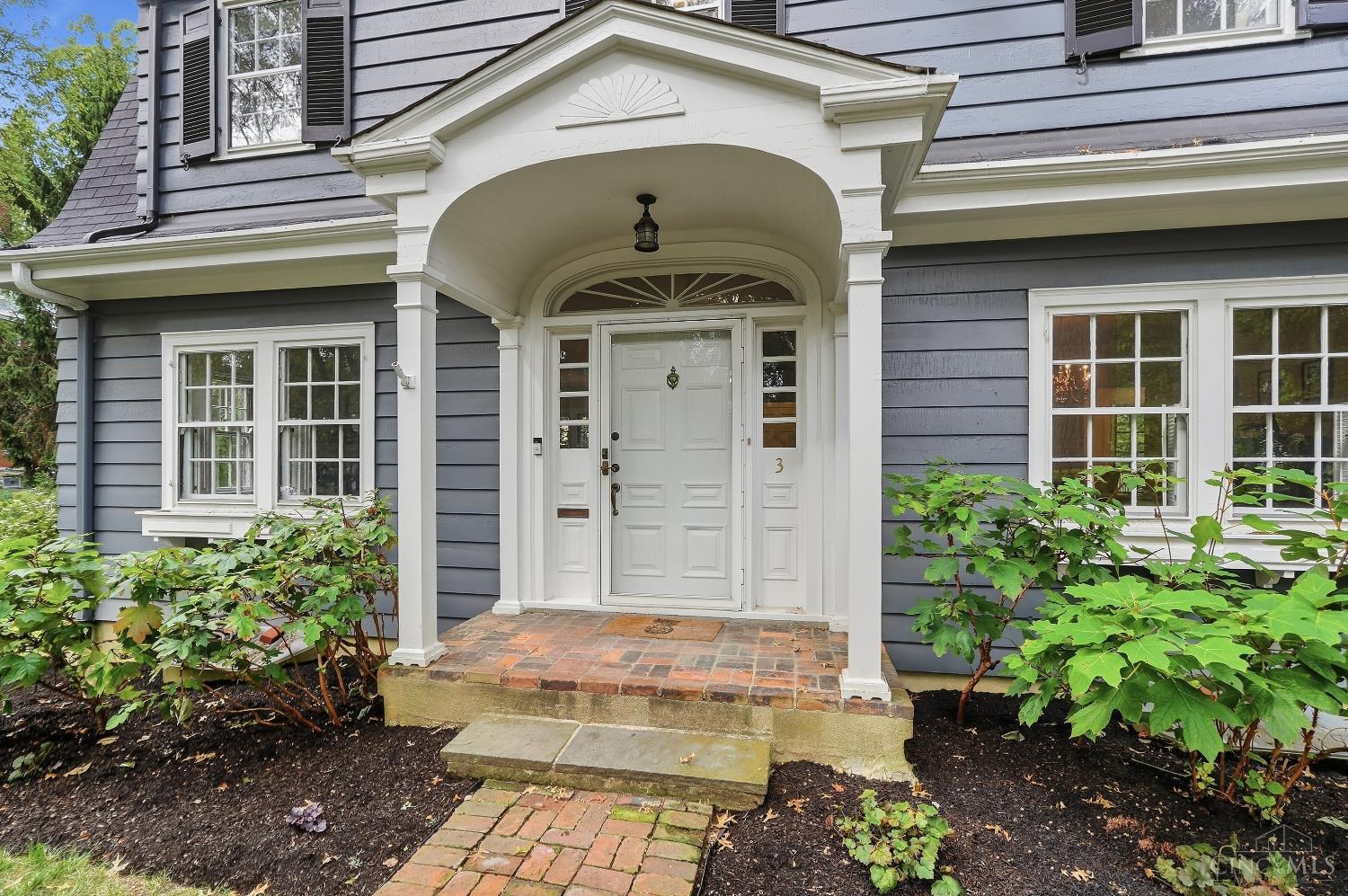 3 E Interwood Place