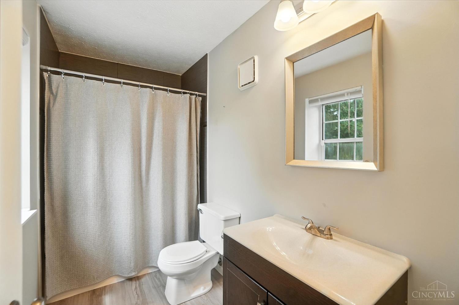 Anderson Twp, Ohio 45255, United States, 2 Bedrooms Bedrooms, ,3 BathroomsBathrooms,Residential,Active,155358