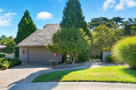 Photo of 690 Reisling Knoll Knl, Cincinnati, OH 45226 (MLS # 1854446)
