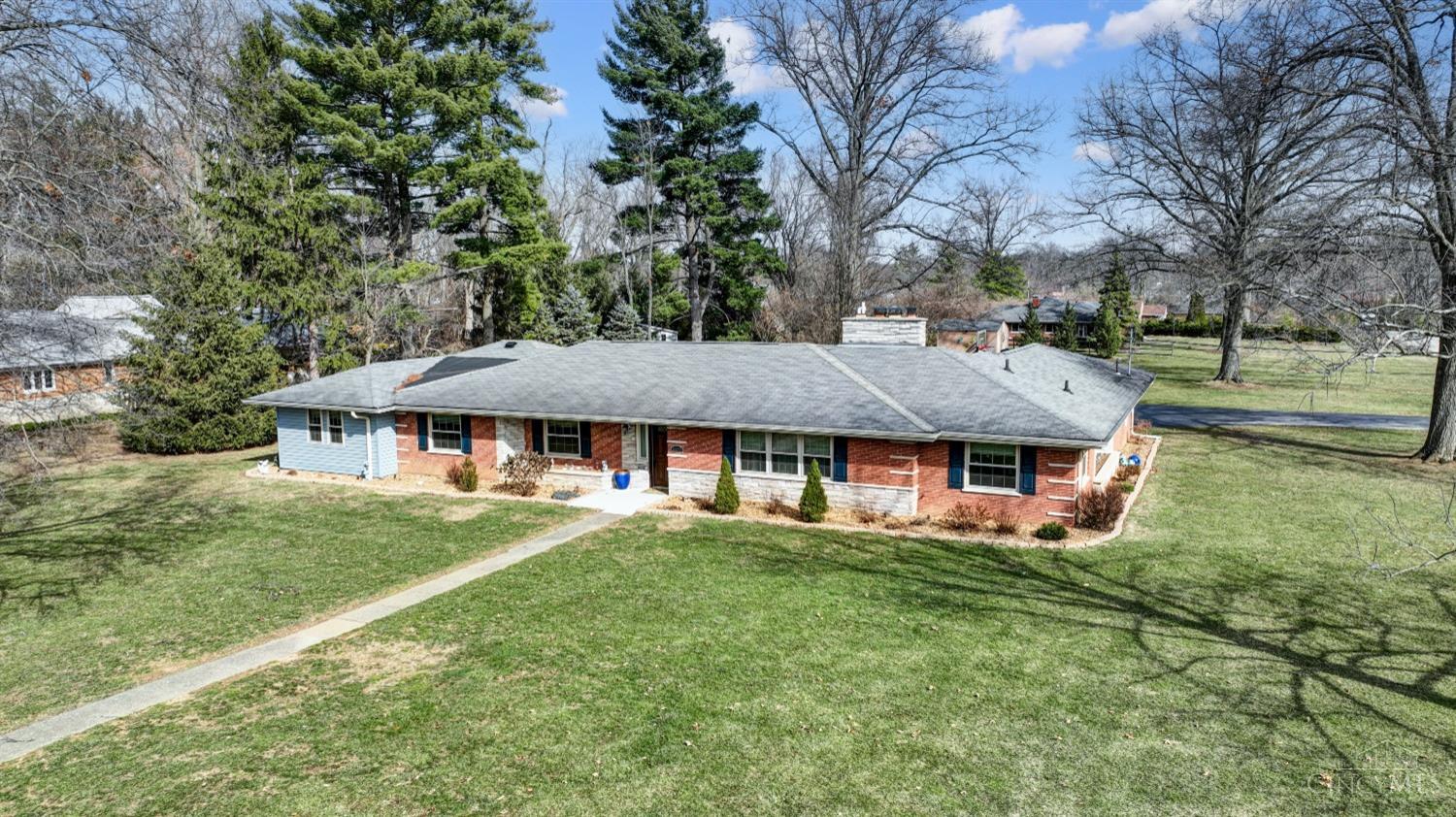 8420 Arborcrest Drive, Amberley, Ohio image 2
