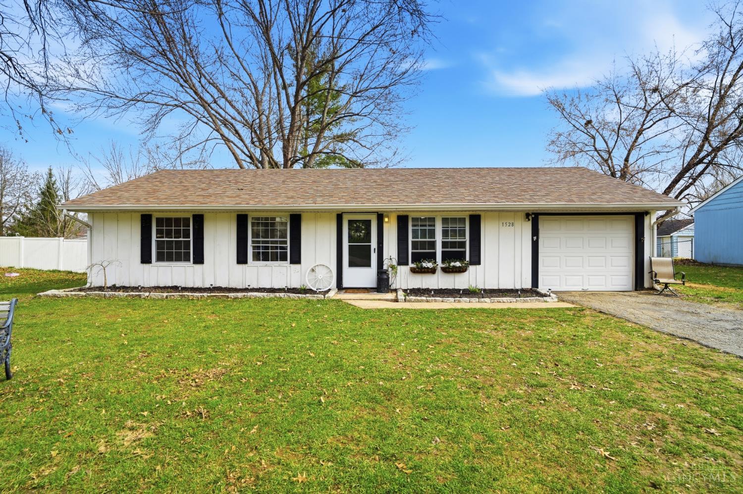 1528 W Meadowbrook Drive