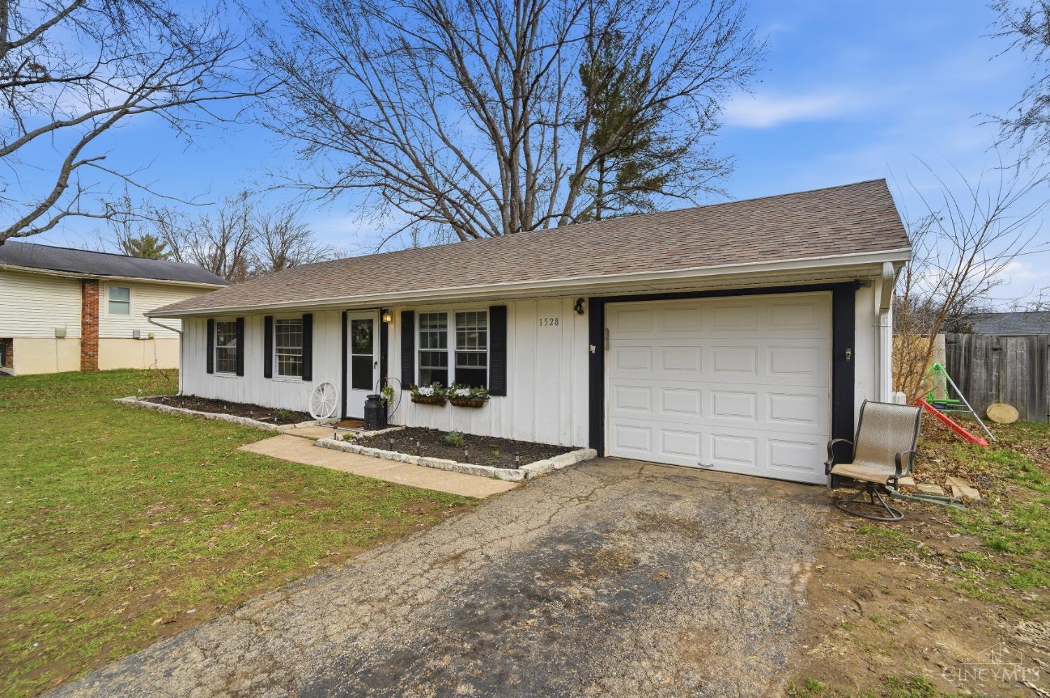 1528 W Meadowbrook Drive