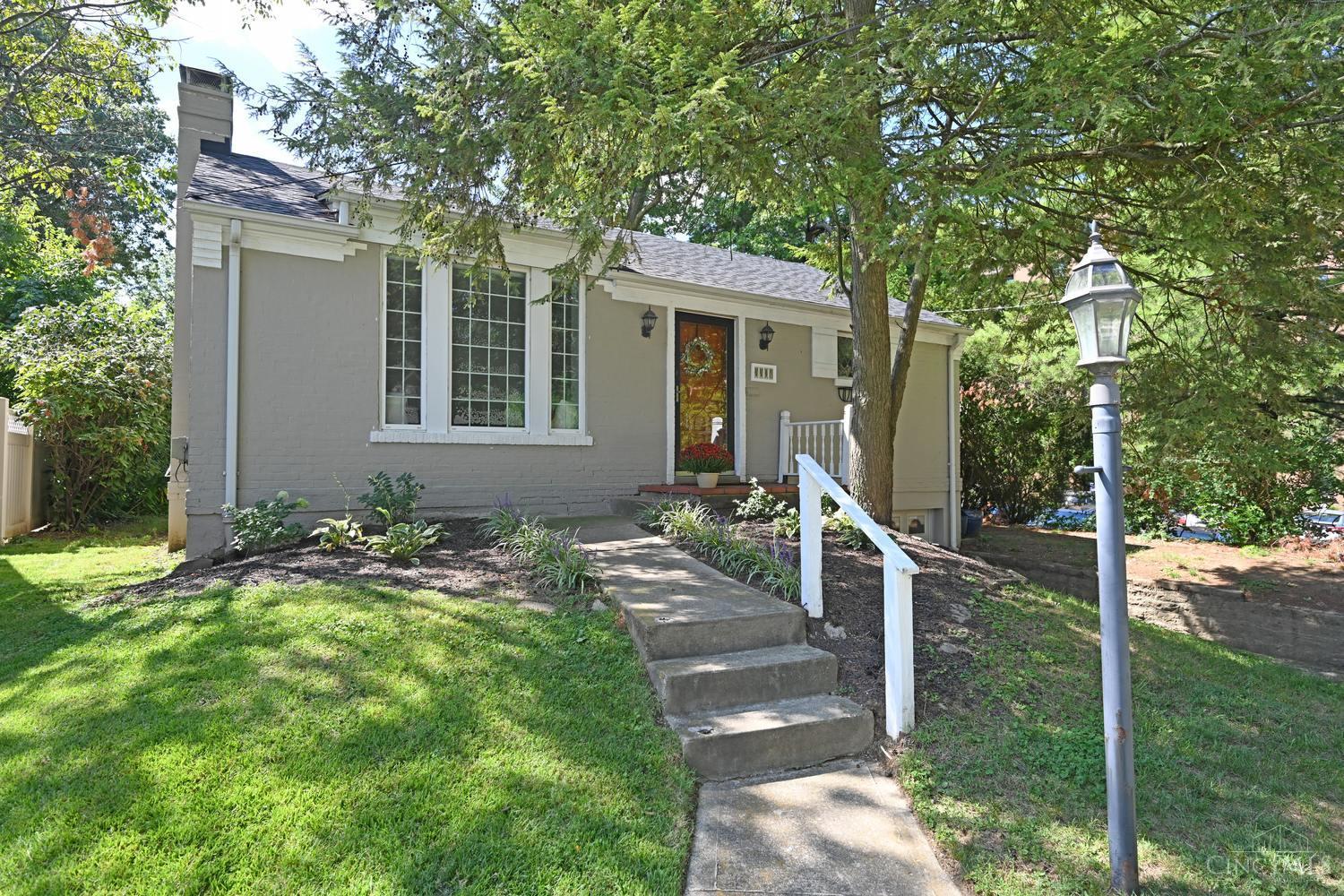3301 Maplecrest Place