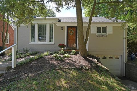Photo of 3301 Maplecrest Place, Cincinnati, OH 45209 (MLS # 1877578)